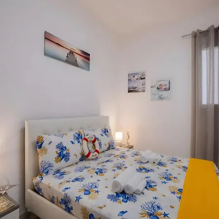 Azure Retreat In Apartment