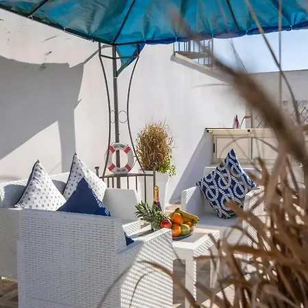 Azure Retreat In Apartment